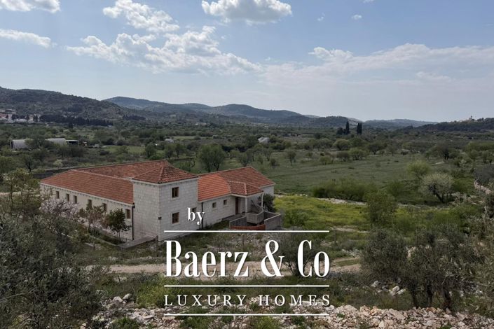 Image No.28-6 Bed Townhouse for sale
