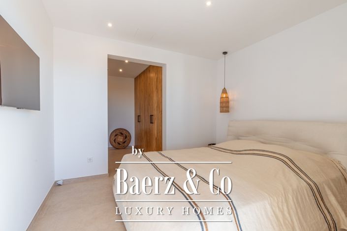 Image No.13-4 Bed Property for sale