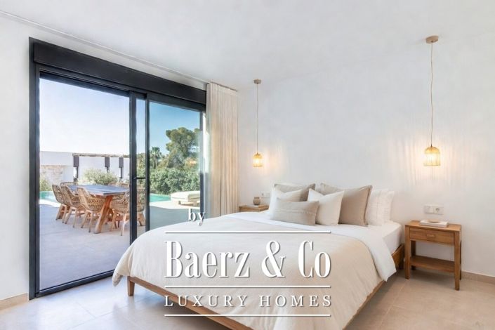 Image No.17-4 Bed Property for sale