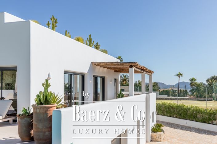 Image No.20-4 Bed Property for sale