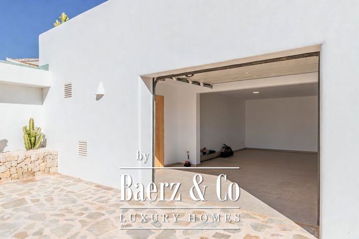 Image No.24-4 Bed Property for sale