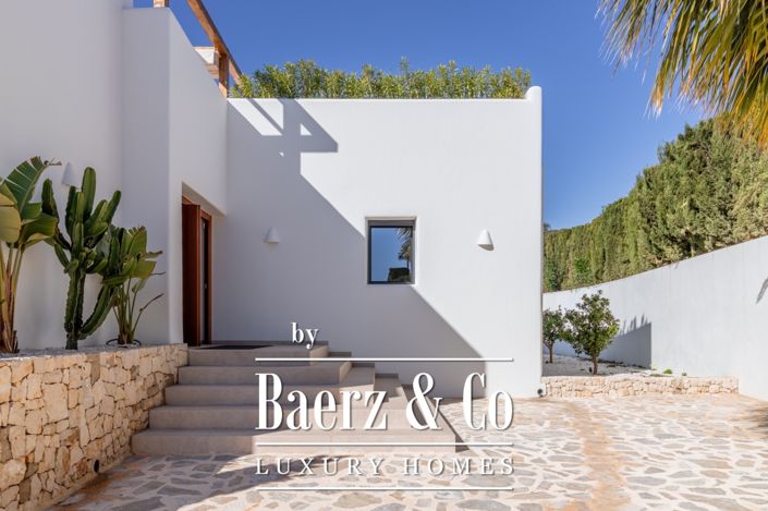 Image No.5-4 Bed Property for sale