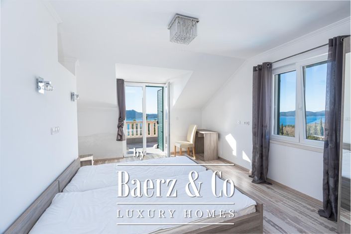 Image No.17-6 Bed Townhouse for sale