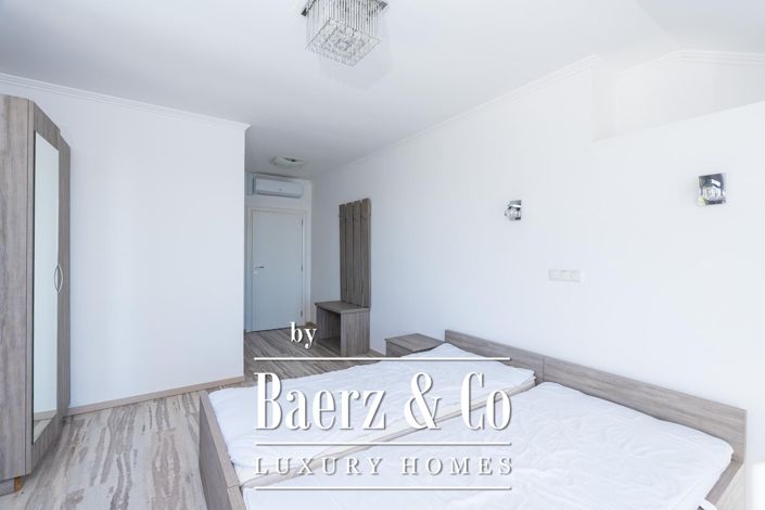 Image No.20-6 Bed Townhouse for sale