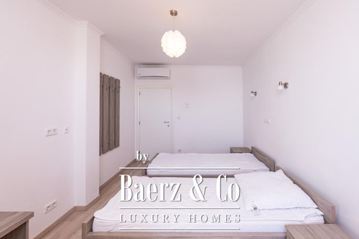 Image No.24-6 Bed Townhouse for sale
