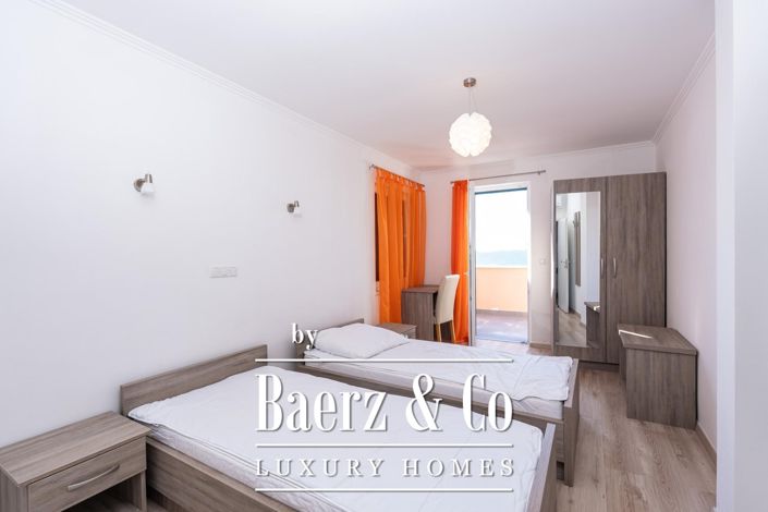 Image No.25-6 Bed Townhouse for sale