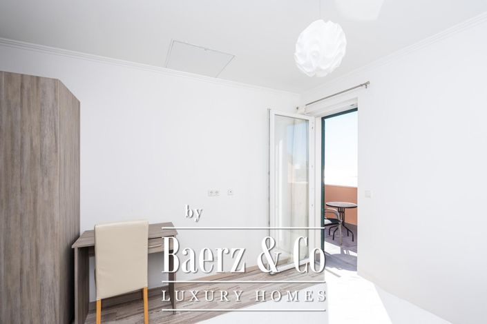 Image No.27-6 Bed Townhouse for sale