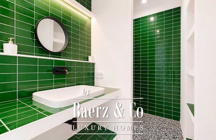 Image No.18-6 Bed House for sale