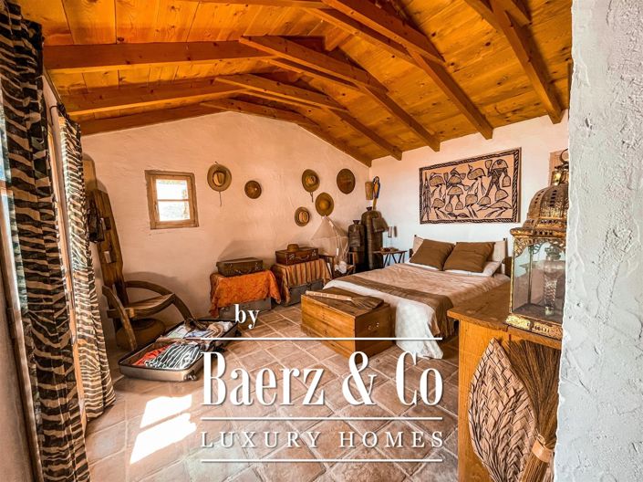 Image No.17-5 Bed Farmhouse for sale