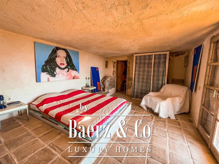 Image No.19-5 Bed Farmhouse for sale