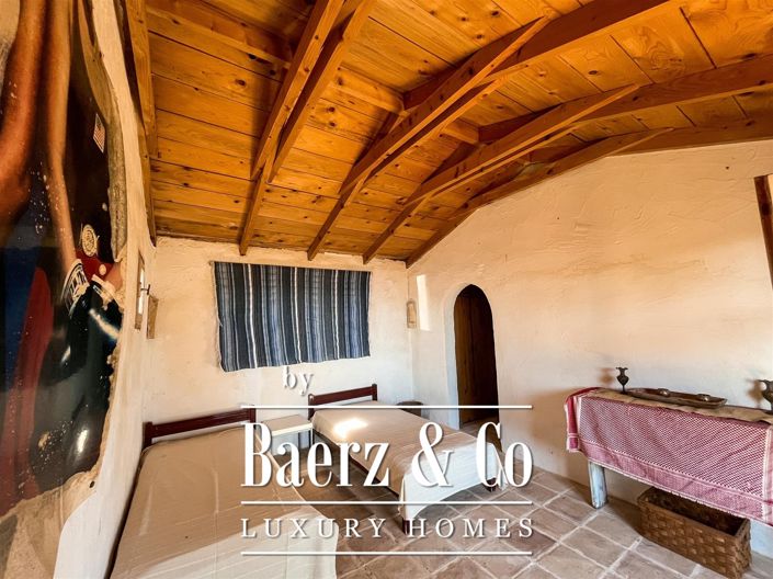 Image No.23-5 Bed Farmhouse for sale