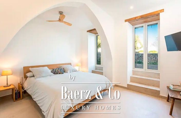 Image No.15-5 Bed Property for sale