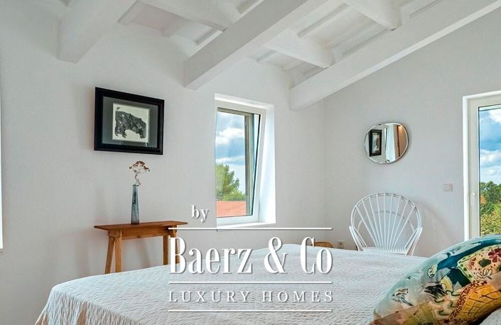 Image No.21-5 Bed Property for sale