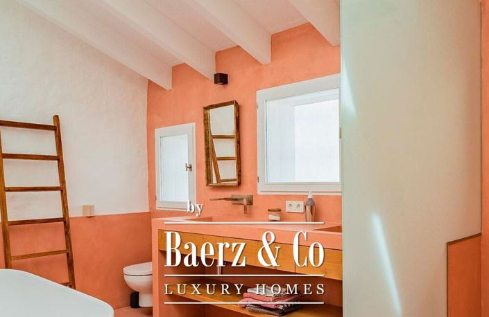 Image No.22-5 Bed Property for sale