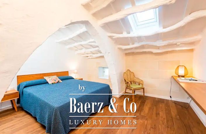 Image No.24-5 Bed Property for sale