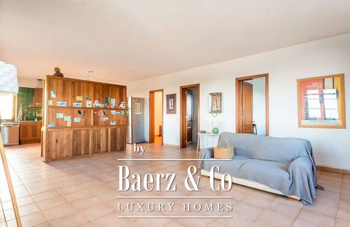 Image No.27-5 Bed Property for sale