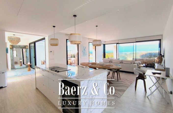 Image No.4-4 Bed Property for sale