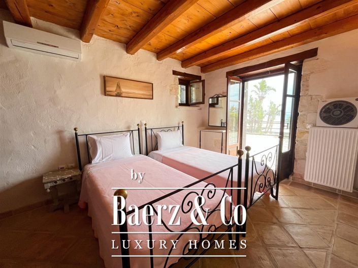 Image No.15-8 Bed Villa for sale