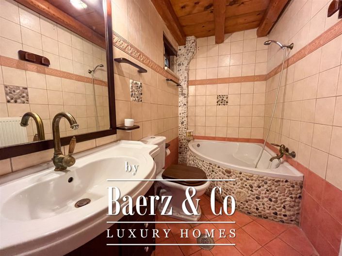 Image No.16-8 Bed Villa for sale