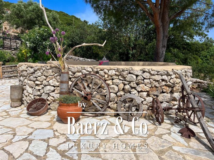 Image No.20-8 Bed Villa for sale