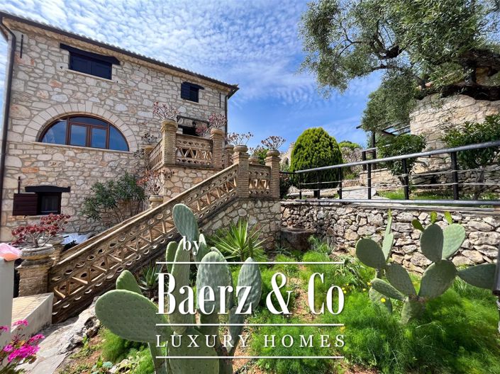 Image No.5-8 Bed Villa for sale