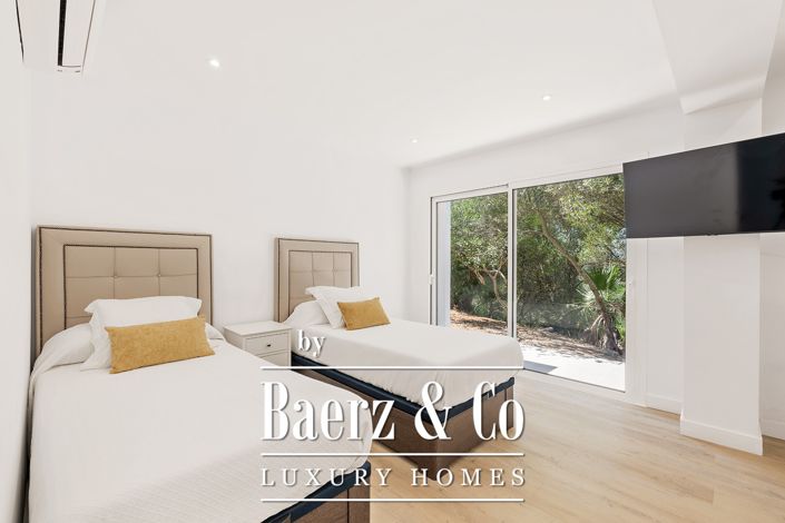 Image No.32-6 Bed Country House for sale