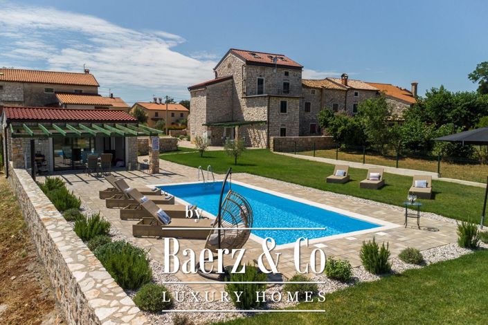 Image No.2-4 Bed Property for sale