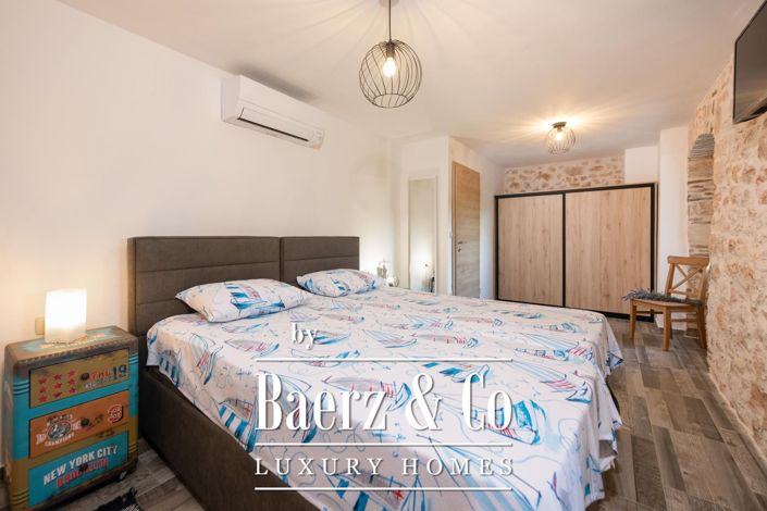 Image No.26-4 Bed Property for sale