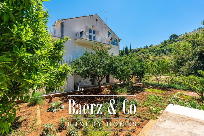 Image No.21-8 Bed House for sale