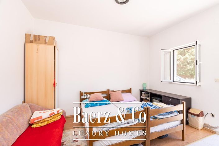 Image No.25-8 Bed House for sale