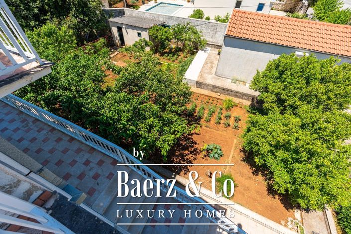 Image No.6-8 Bed House for sale