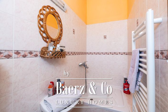 Image No.7-8 Bed House for sale