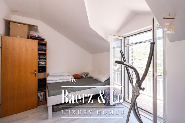 Image No.8-8 Bed House for sale