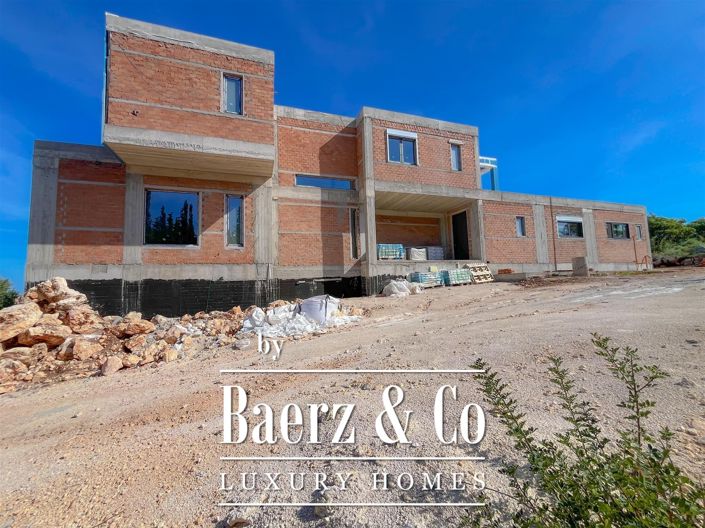 Image No.3-4 Bed Villa for sale