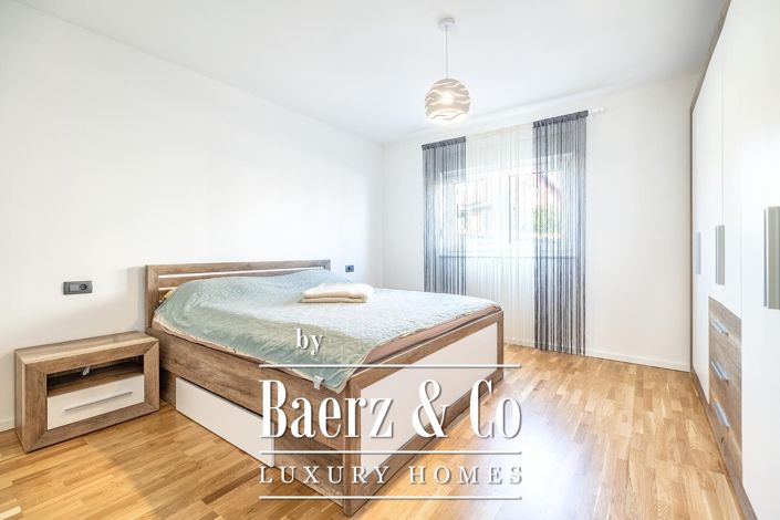 Image No.16-6 Bed Townhouse for sale