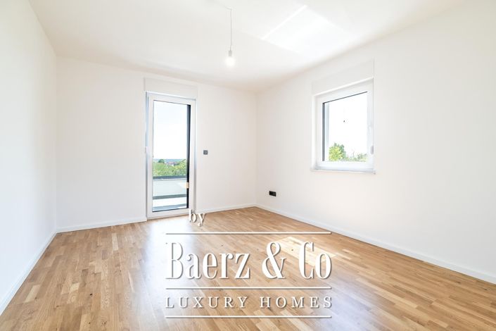 Image No.3-6 Bed Townhouse for sale