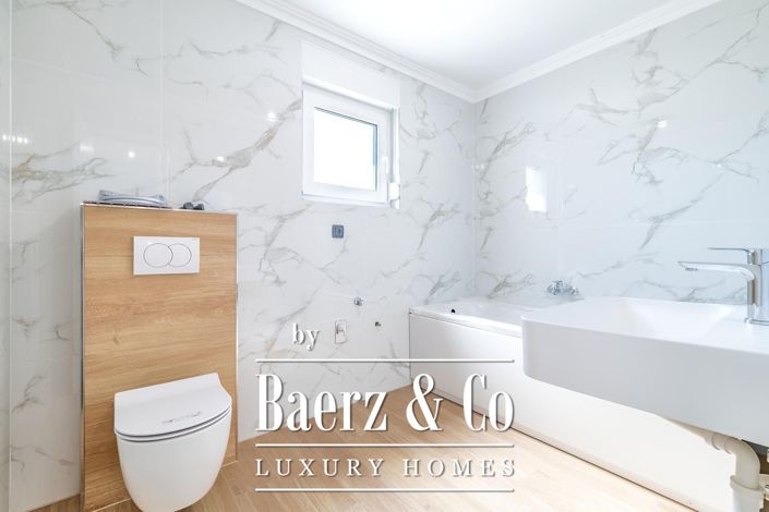 Image No.4-6 Bed Townhouse for sale