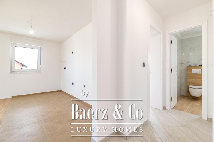 Image No.5-6 Bed Townhouse for sale