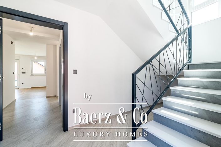 Image No.7-6 Bed Townhouse for sale