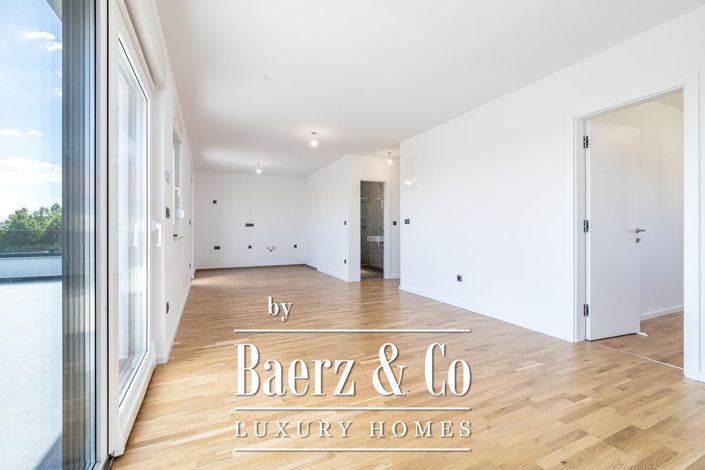 Image No.9-6 Bed Townhouse for sale