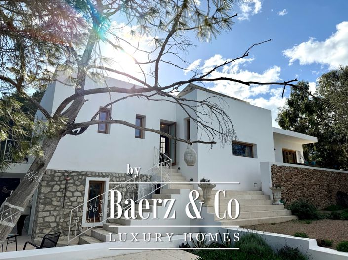 Image No.2-4 Bed Property for sale