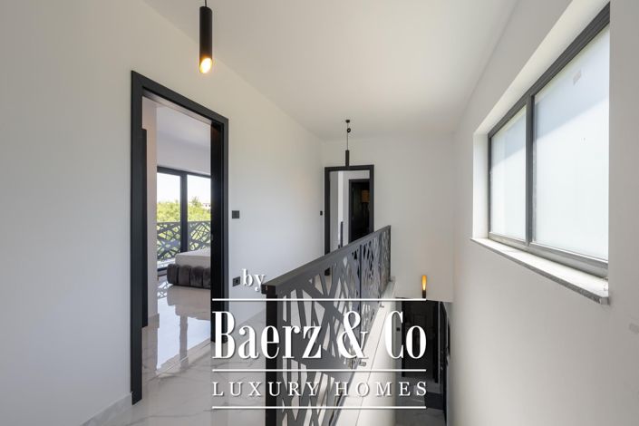 Image No.16-4 Bed Townhouse for sale