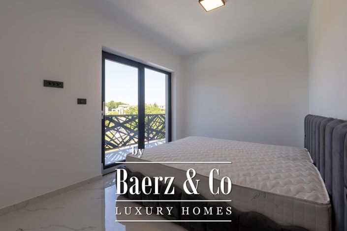 Image No.29-4 Bed Townhouse for sale