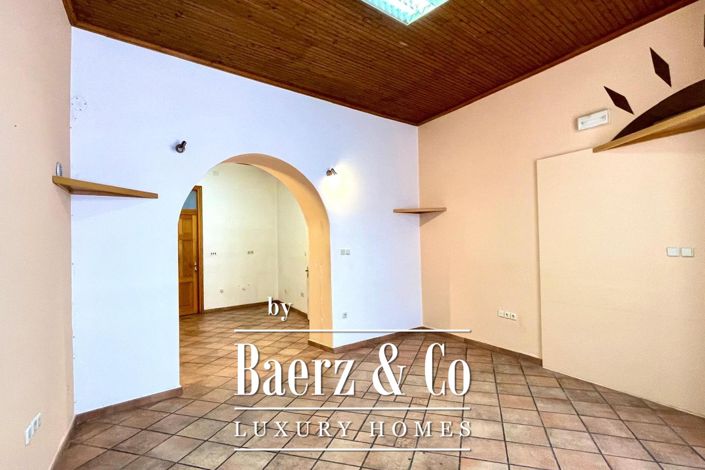 Image No.2-4 Bed Property for sale