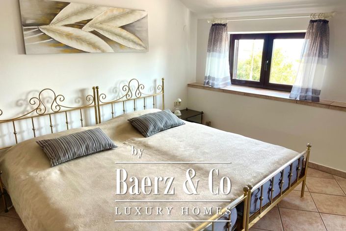 Image No.35-4 Bed Property for sale
