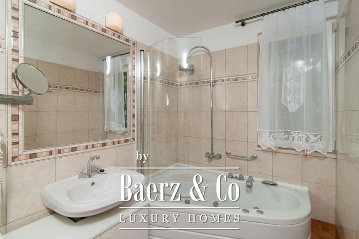 Image No.14-3 Bed Property for sale