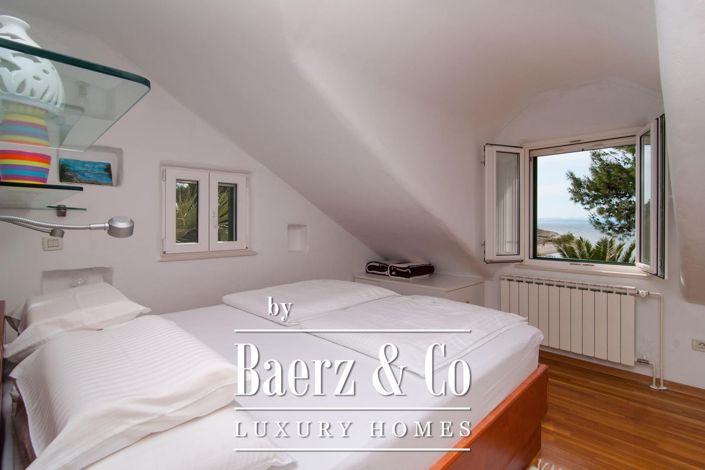 Image No.17-3 Bed Property for sale
