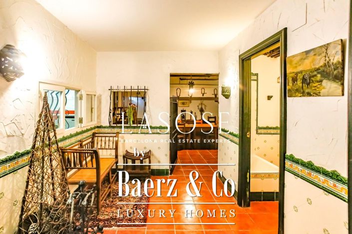 Image No.37-6 Bed Property for sale