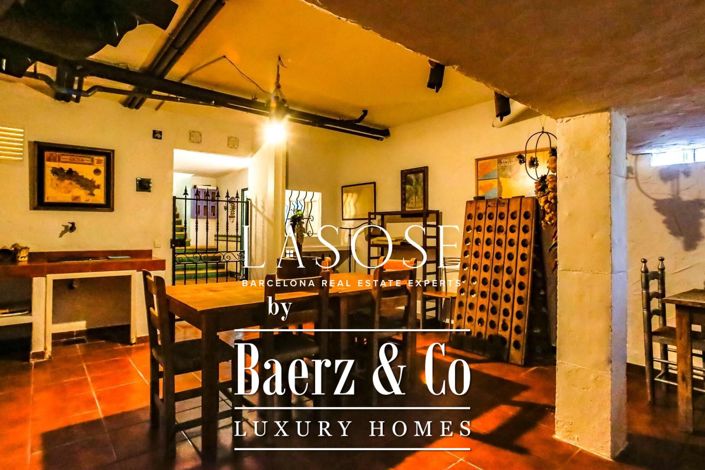 Image No.40-6 Bed Property for sale