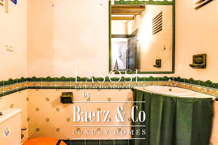 Image No.42-6 Bed Property for sale